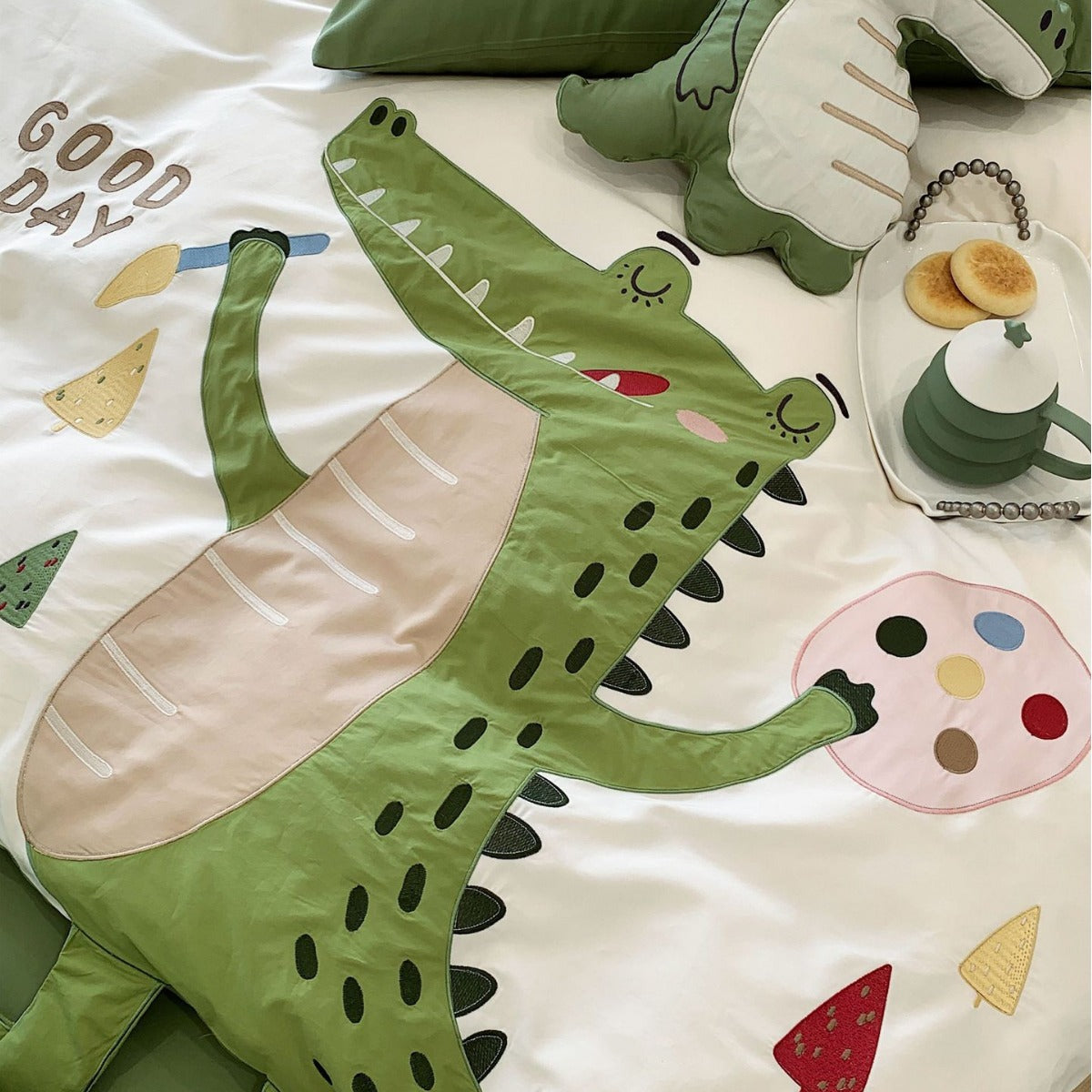 Wendbares Baumwollsatin-Bettwäscheset mit 3D-Krokodil-Applikation und Kuschelkissen