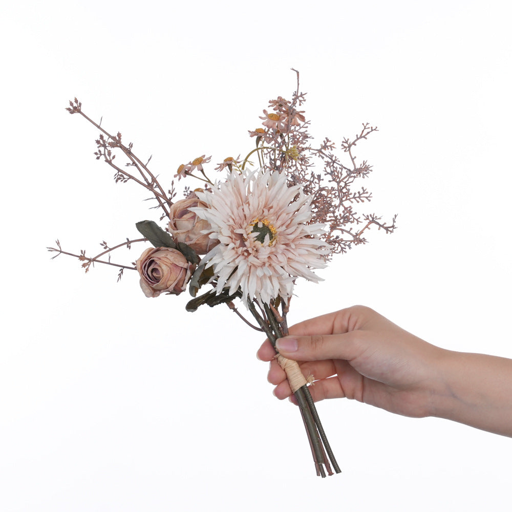 Elegante getrocknete Blumenarrangement