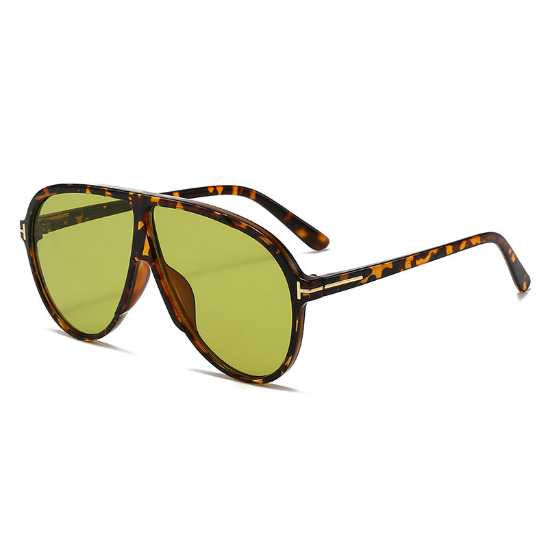 Damen große Sonnenbrille mit modernem Design und schützenden Gläsern Brehn