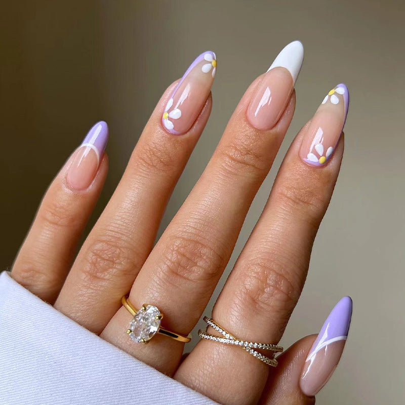 Kunstvolle Nagelkunst mit Floral-Design Brehn