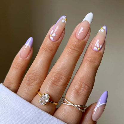 Kunstvolle Nagelkunst mit Floral-Design Brehn