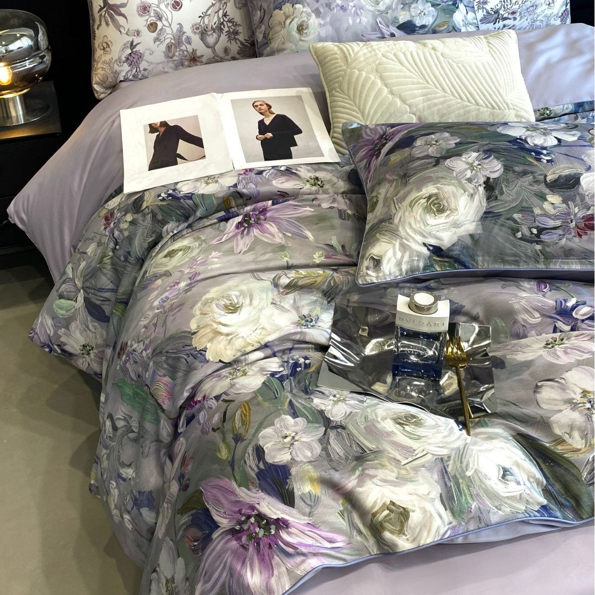Luxuriöse Baumwollsatin-Bettwäsche-Garnitur mit großfloralem botanischem Print