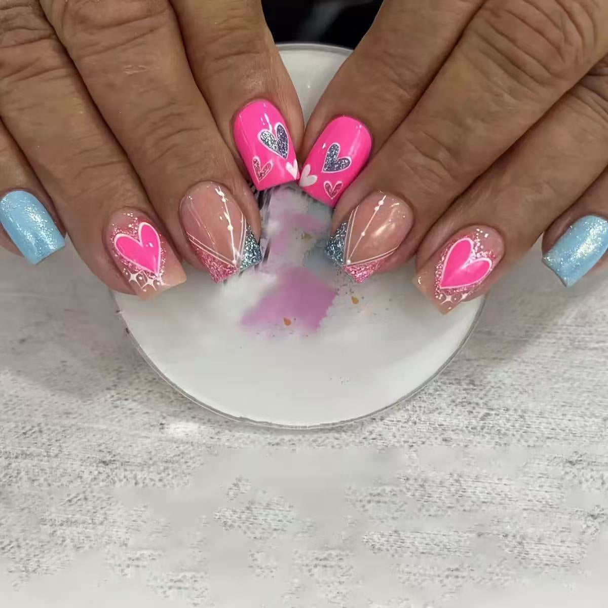 Herz-dekorierte Press-On-Nagelkunst Brehn