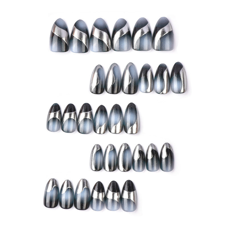 Künstlerisches Glam Nageldesign Brehn
