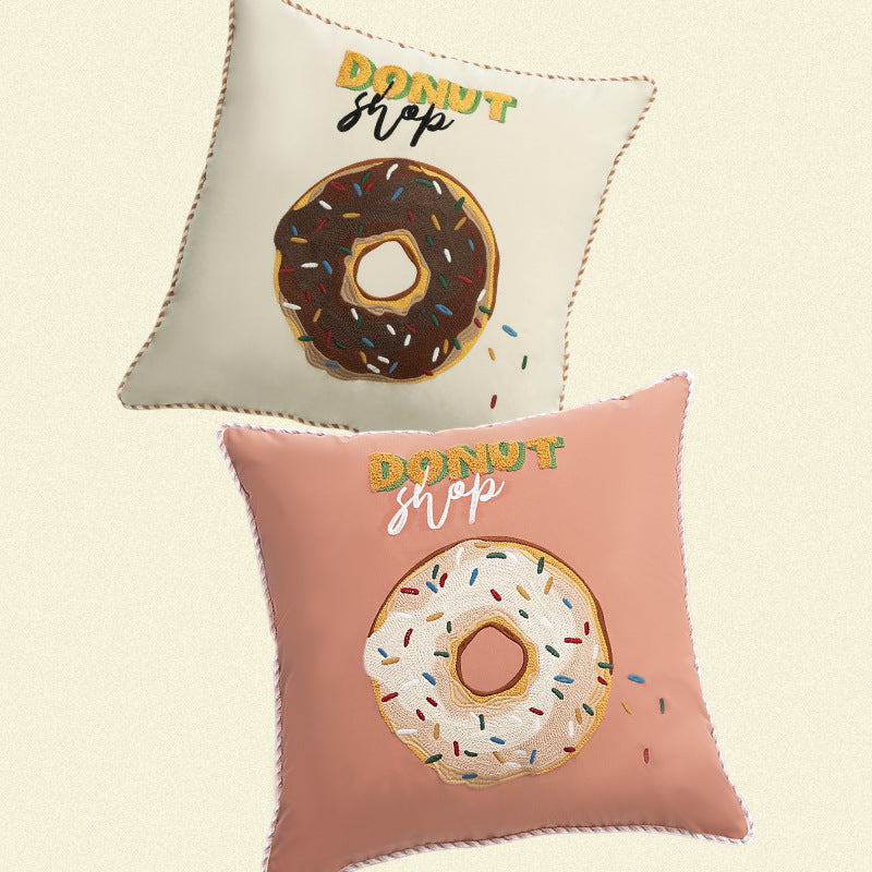 Quadratischer dekorativer Kissenbezug mit handgestickter Donut‑Applikation und Keder Brehn