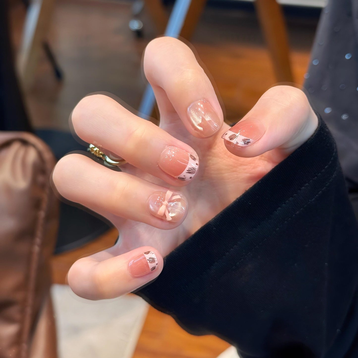 Kunstnagelset mit Dekorativem Design Brehn