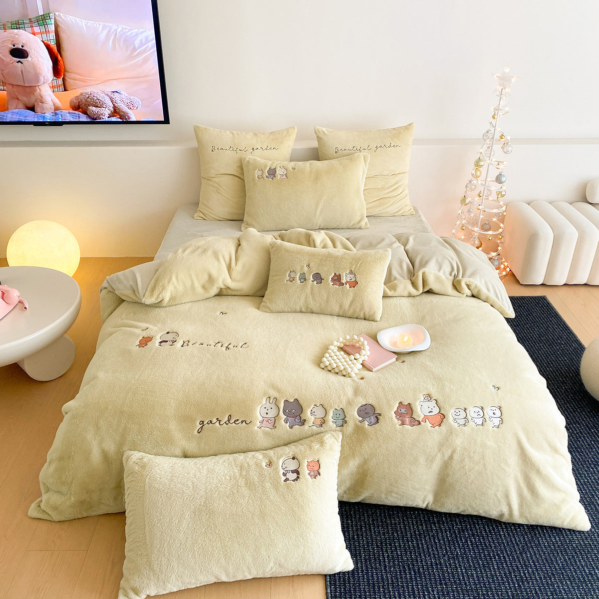 Flauschiges Bettwäsche-Set mit gestickten Cartoon-Tieren und Sherpa-Oberfläche