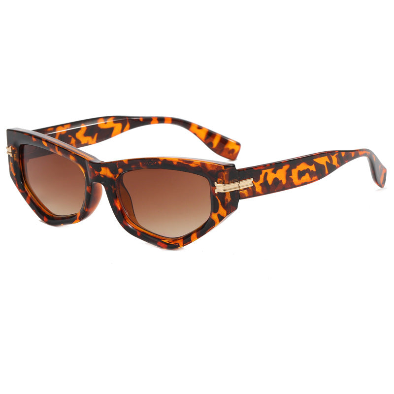 Damen trendige Cat-Eye-Sonnenbrille mit lackiertem Rahmen und akzentuierten Metall-Details Brehn