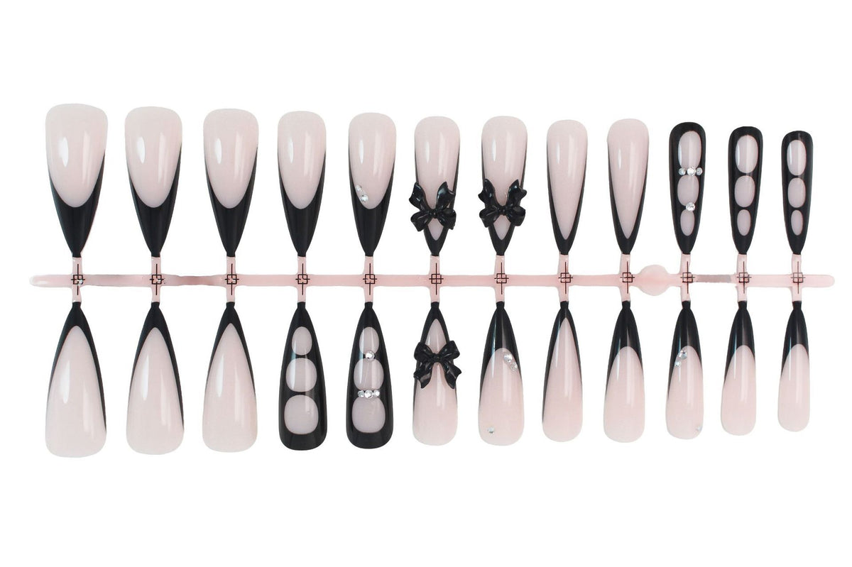 Kunstnagelset mit schimmernden Akzenten und eleganten Schleifen Brehn