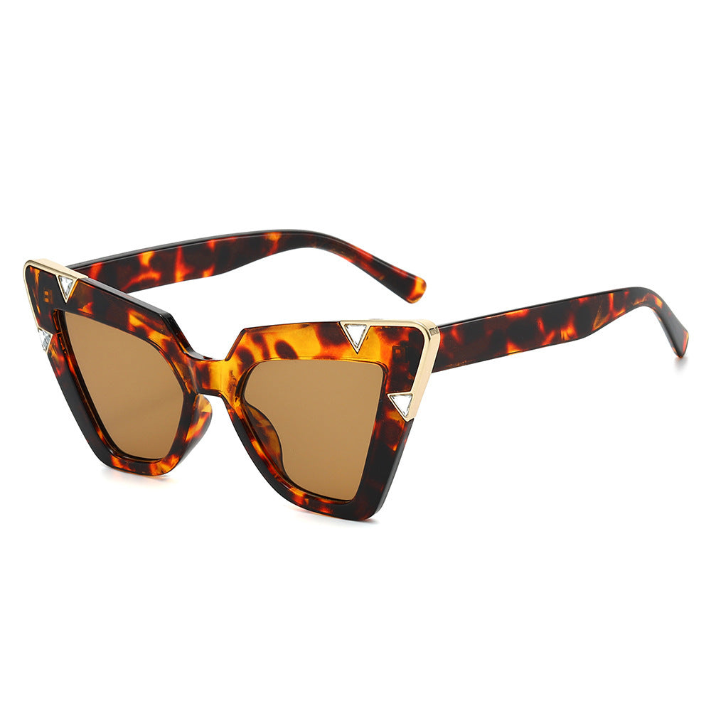 Statement Cat-Eye Sonnenbrillen mit dekorativen Akzenten Brehn