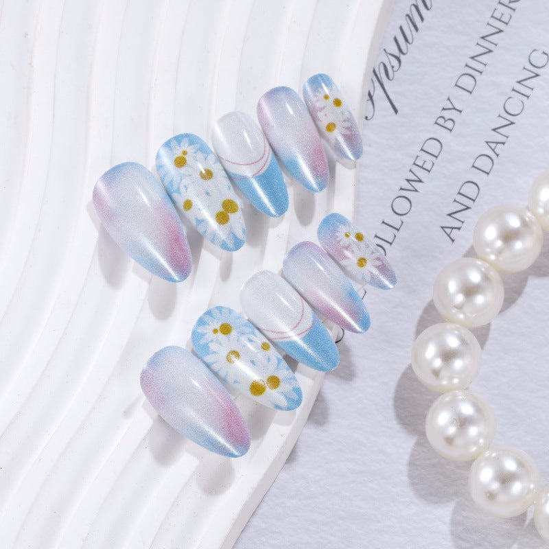 Kunstnägel mit floralen Designs Brehn