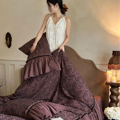 Romantisches Rüsch-Jacquard-Rosenmuster Bettwäsche und Bettschürzen-Ensemble