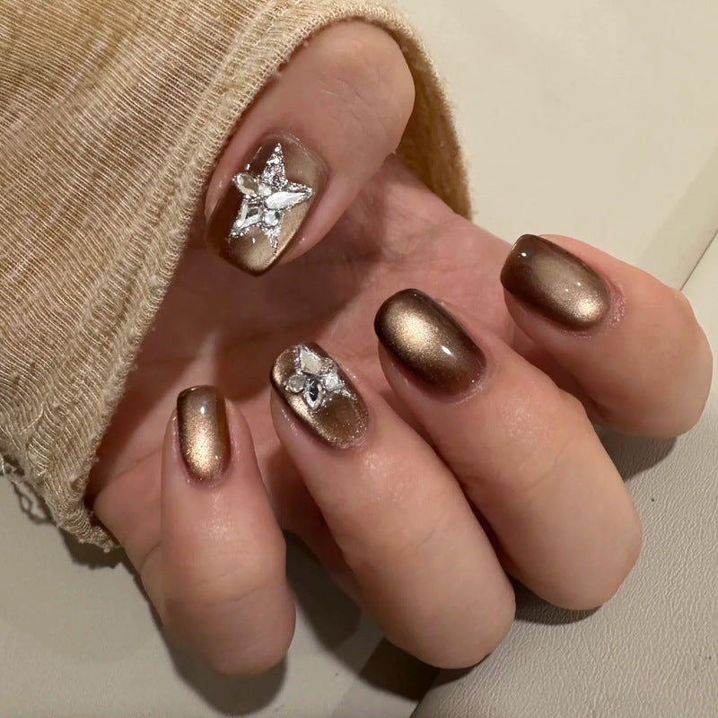 Glänzendes Nagelset Brehn