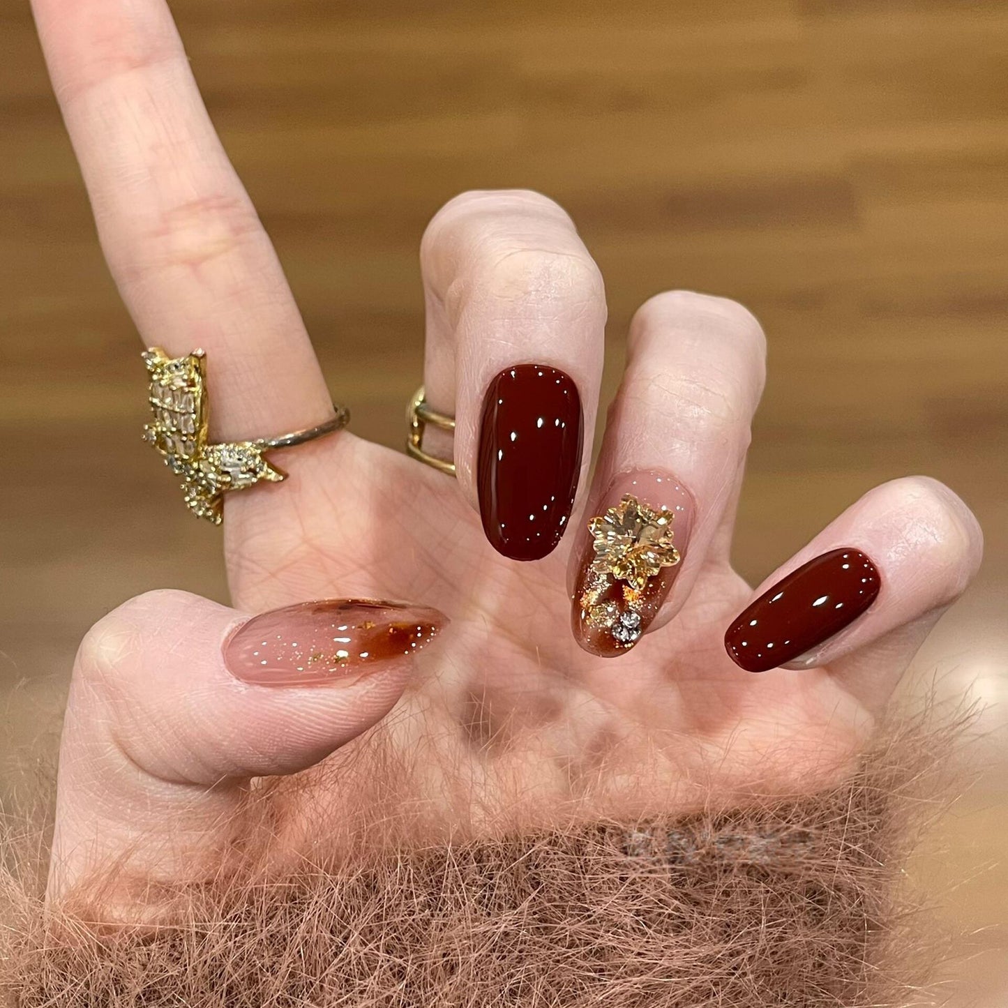 Künstliche Nagelspitzen mit Goldenen Akzenten Brehn