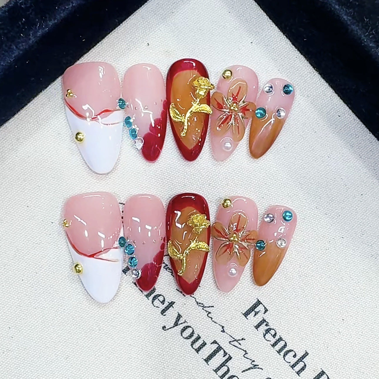 Künstlerisch dekorierter Press-On-Nagelset Brehn