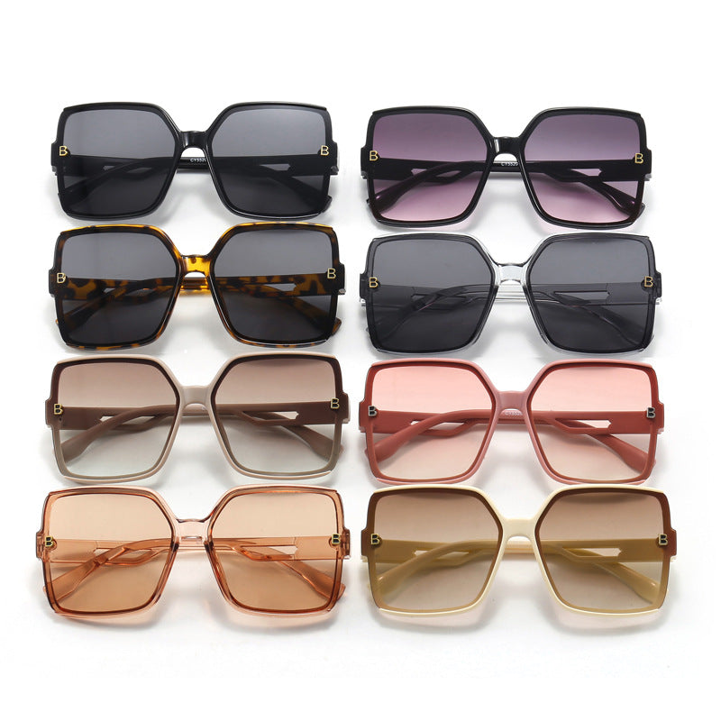 Damen modische oversized Sonnenbrille mit extravaganten Akzenten Brehn