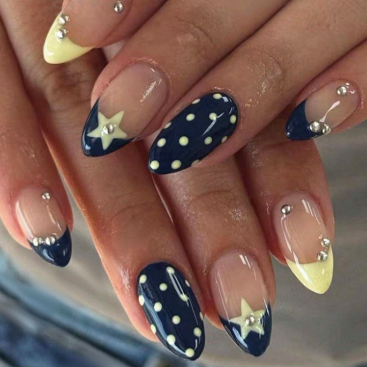 Kreatives Polka Dots Press-On Nails Set Brehn
