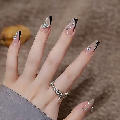 Glamouröse Strass Nagelkunst