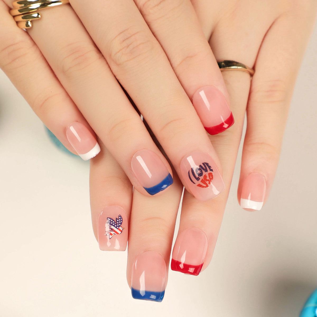 Kunstvolle Nagelkunst mit patriotischen Designs Brehn