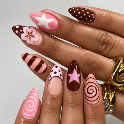 Kunstnagelset mit kreativen Mustern und einzigartigen Designs Brehn