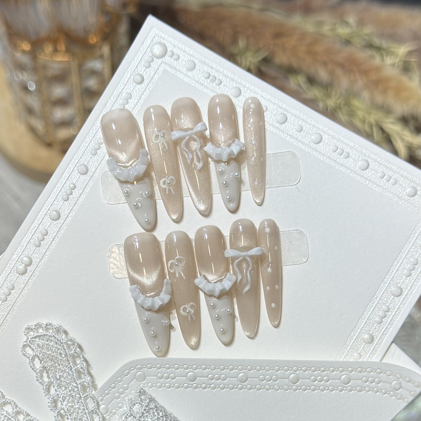 Elegantes Press-On-Nagel-Set mit Rüschendetails Brehn