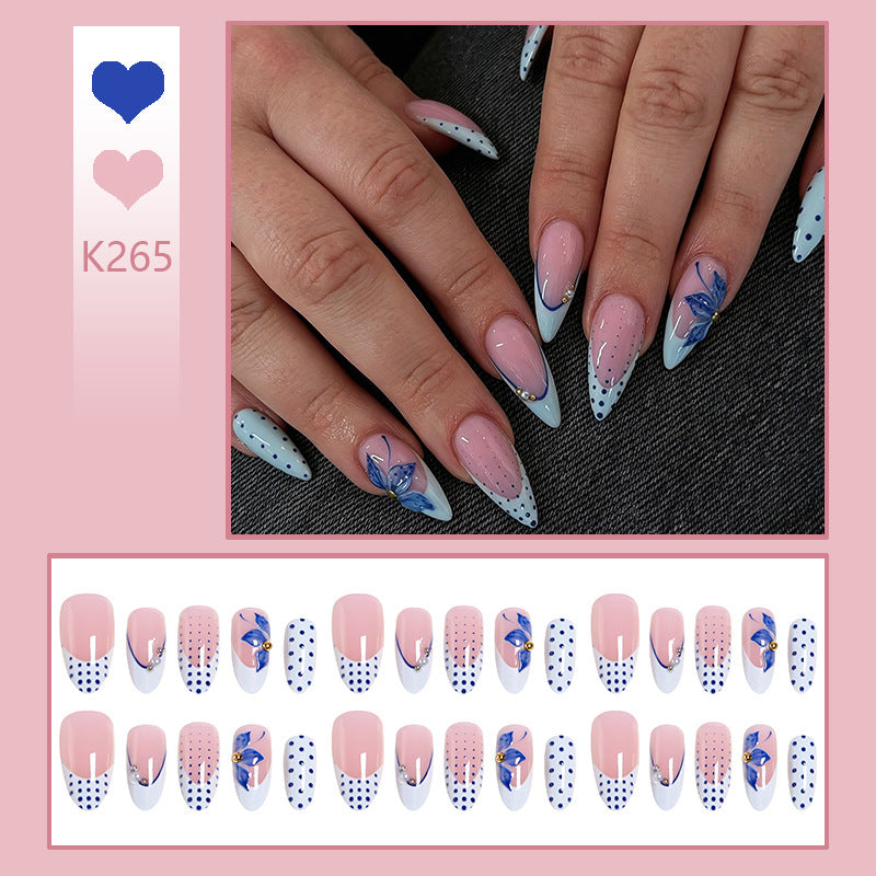 Kunstnagel Set mit dekorativen Polka Dots und Blumenakzenten Brehn