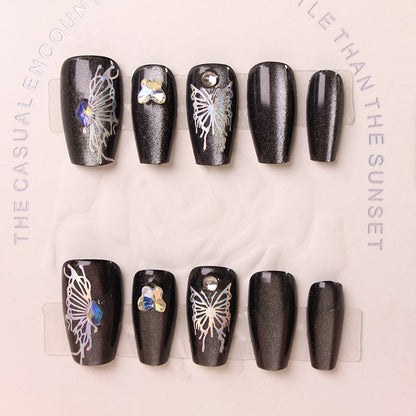 Kunstfingernägel mit dekorativen Schmetterlingsdesigns und Glitzerakzenten Brehn