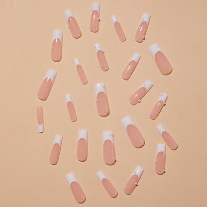 Kunstnagelset mit eleganten 3D-Perlenverzierungen Brehn