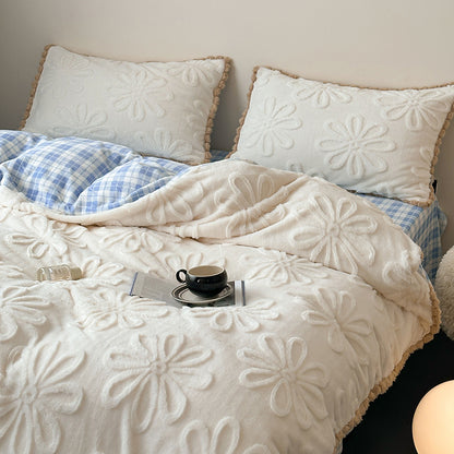 Plüsch-Bettwäsche-Set mit geprägtem Blumenrelief und Teddy-Saum