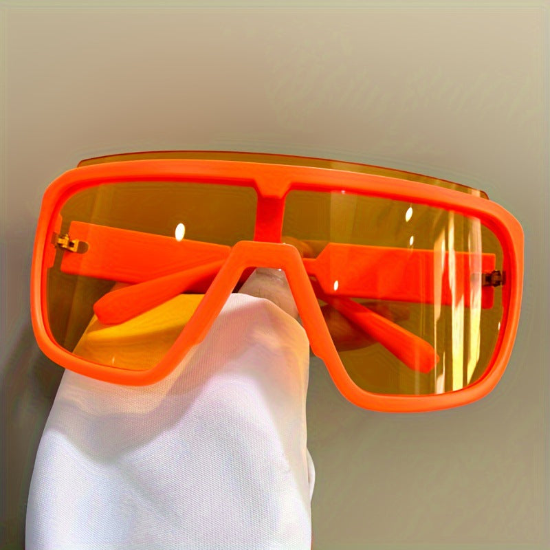 Damen sportive Sonnenbrille mit futuristischem Design und breiter Front Brehn