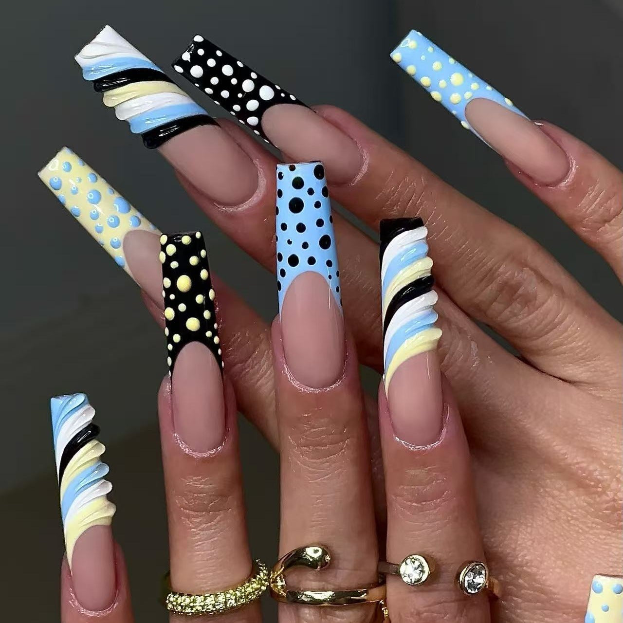 Kunstnagel Set mit stilvollen geometrischen Designs Brehn
