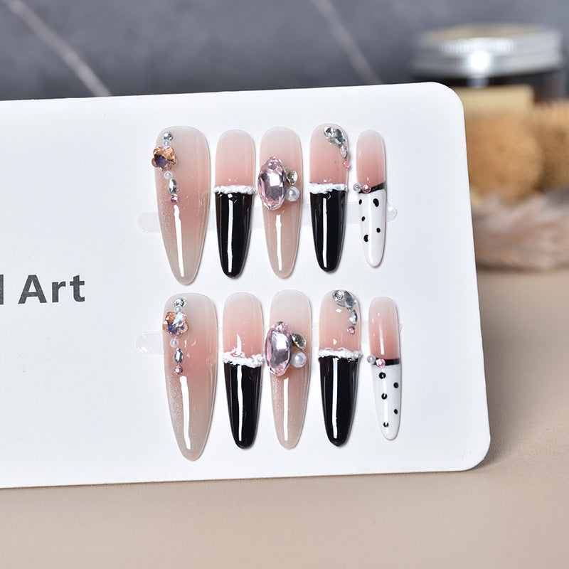 Stylische Spitze Press-On Nagelkunst Brehn