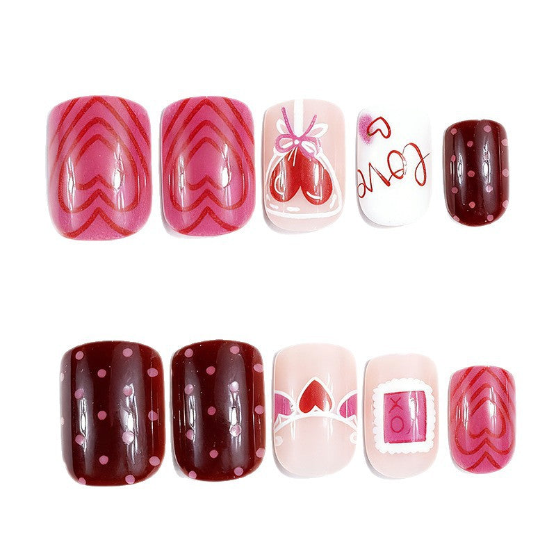 Romantisches Herzmuster Nagelkunst Brehn