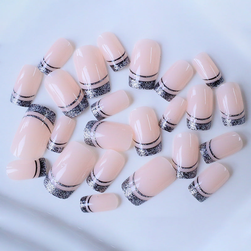 Stylische glitzernde French Tip Nagelverzierungen Brehn