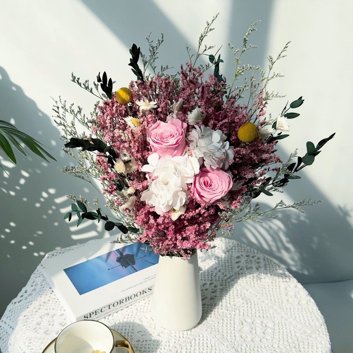 Eleganter Trockenblumenstrauß