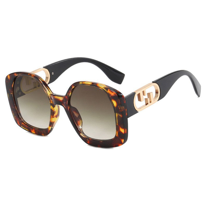 Damen oversized Sonnenbrille mit extravagantem geometrischen Rahmen und eleganten Akzenten Brehn