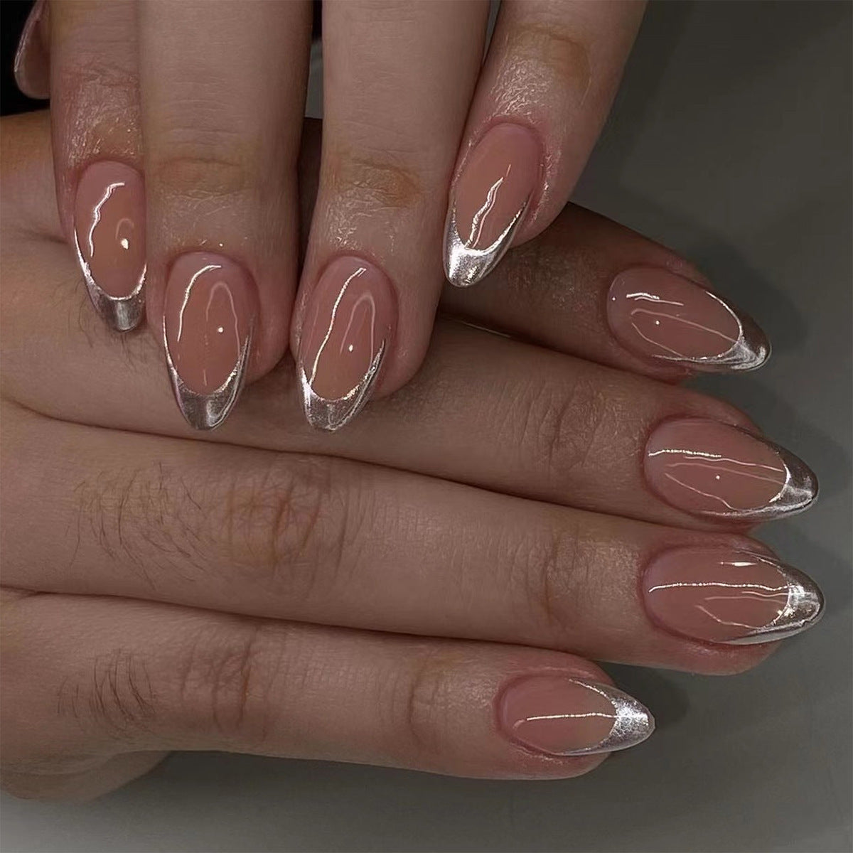 Stylisches French Tip Press-On Nagelset Brehn