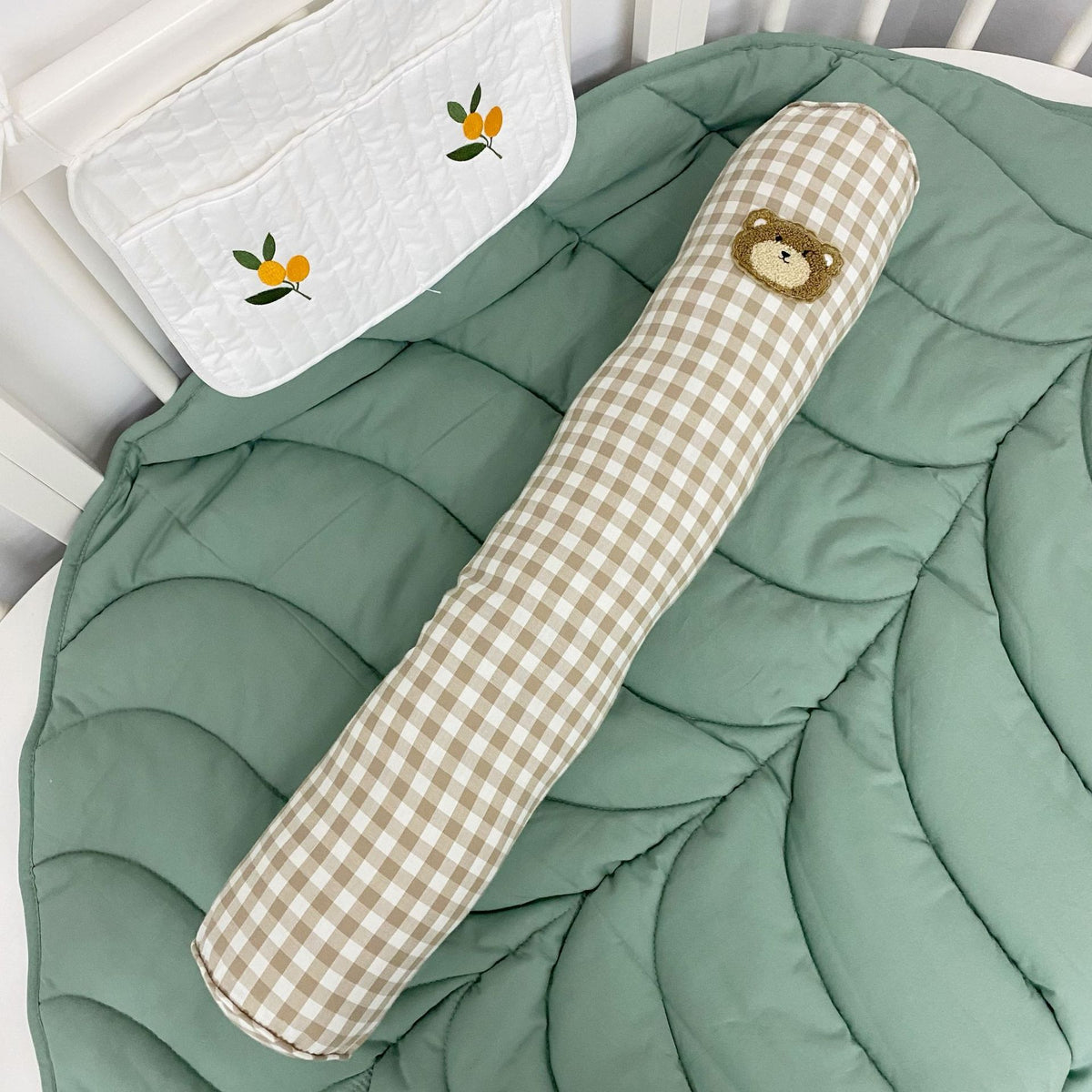 Langes Gingham Kinderzimmer Bolster-Kissen zur Unterstützung des Kinderbetts