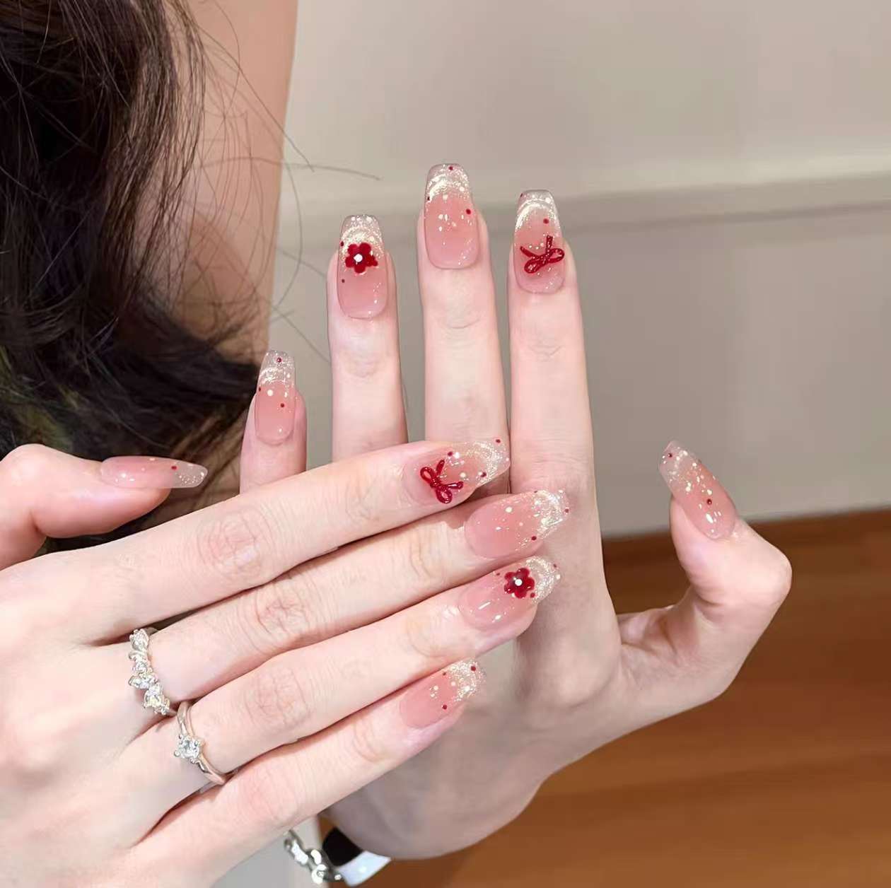 Kunstnägel mit Glamourösem Design Brehn