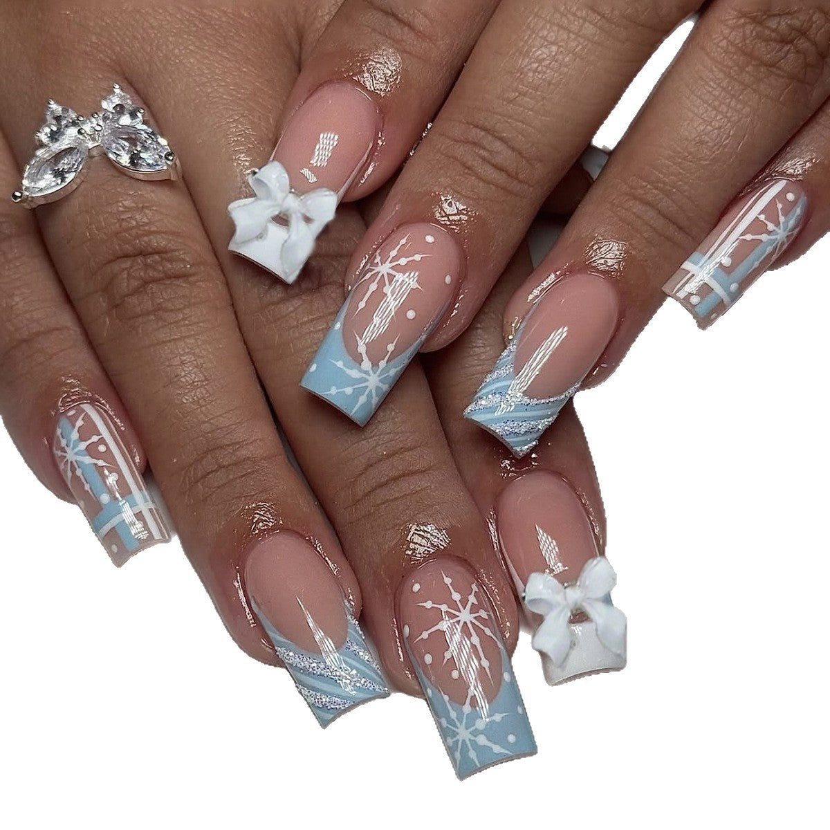 Kunstnagelset mit winterlichen Schneeflocken- und Schleifenmotiven Brehn