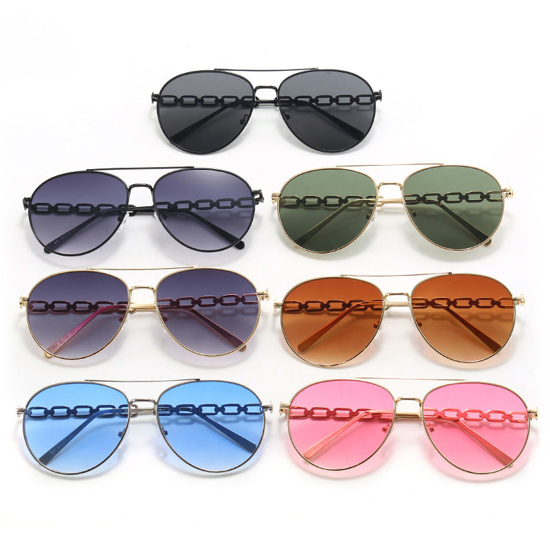 Damen Oversized Sonnenbrille mit modischem Kettenrahmen Brehn