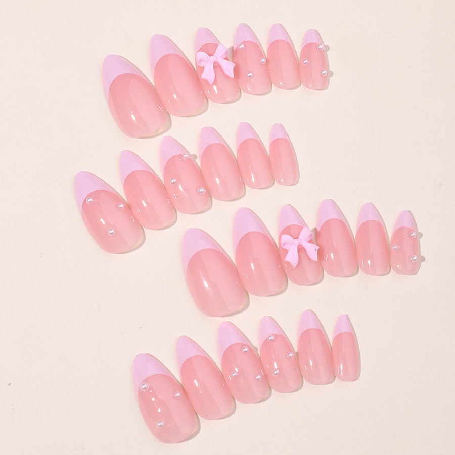 Premium-Kunstnagelset mit elegantem French Tip Design Brehn