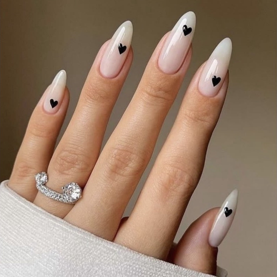 Herz-Themen Press-On Nagelkunst Brehn