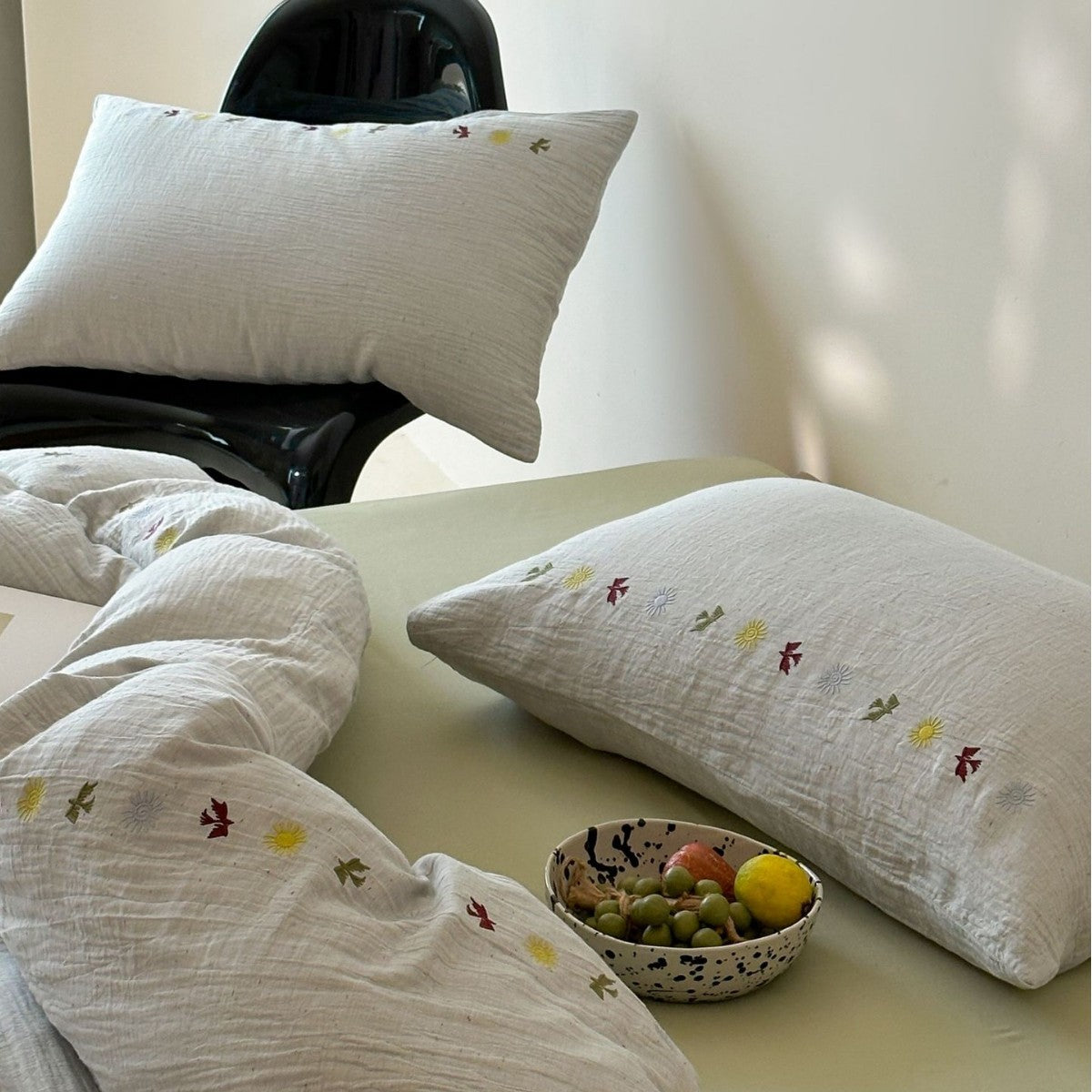 Leichtes Baumwoll-Musselin Bettwäscheset mit zarter Blumenstickerei