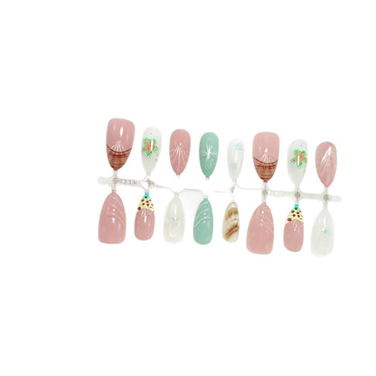 Kunstnagelset mit exquisiten floralen Designs und schimmernden Effekten Brehn
