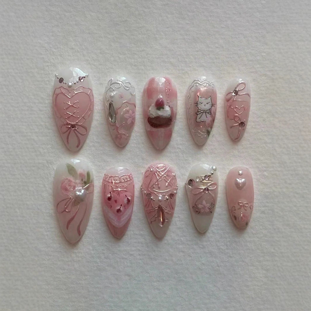 Künstlerisches Herz-verziertes Press-On Nagelset Brehn