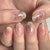 Kunstvolle Nagelkunst mit Schleifen-Design Brehn