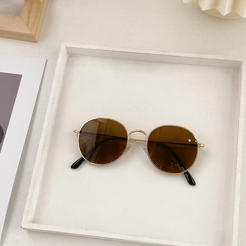 Modische Runde Sonnenbrille mit Goldener Fassung Brehn