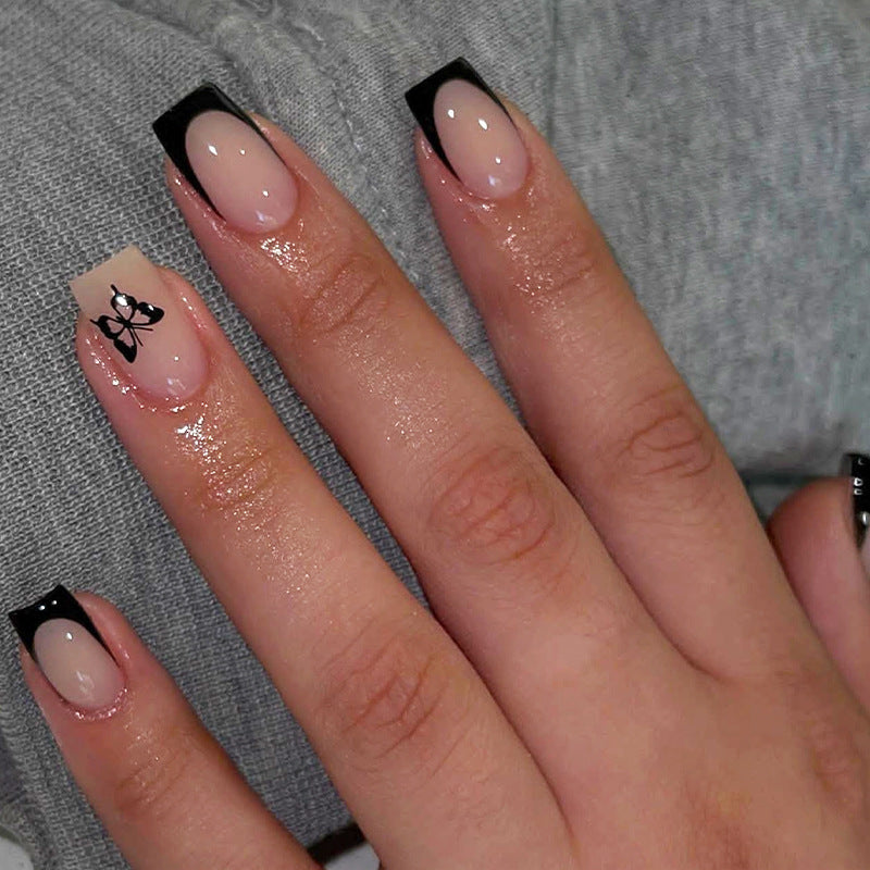 Dekoratives Press-On Nagelset mit eleganten Schleifenakzenten Brehn