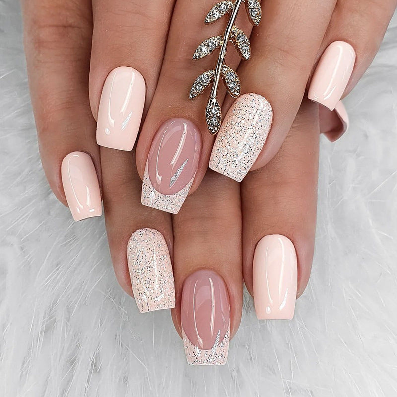 Elegante Stiletto Press-On Nagelkunst mit Strass-Akzenten Brehn